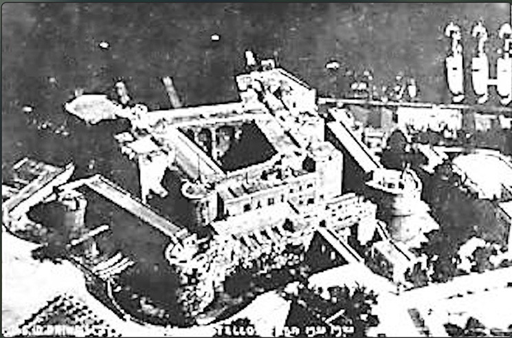 Antica cartolina che ritrae il castello di Brindisi visto dall'alto.