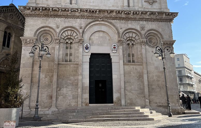 parte inferiore della facciata della Cattedrale di Foggia