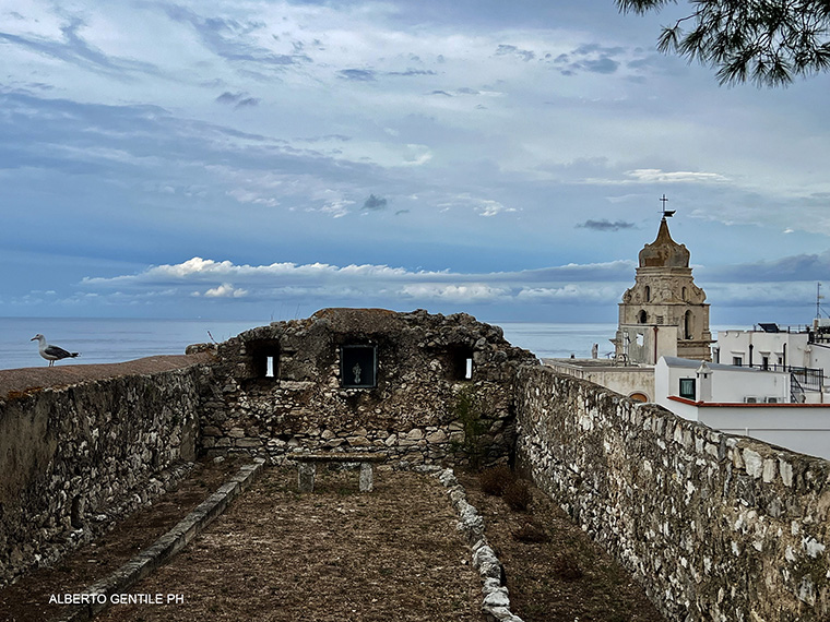 Vieste vista da una loggia della fortezza.
